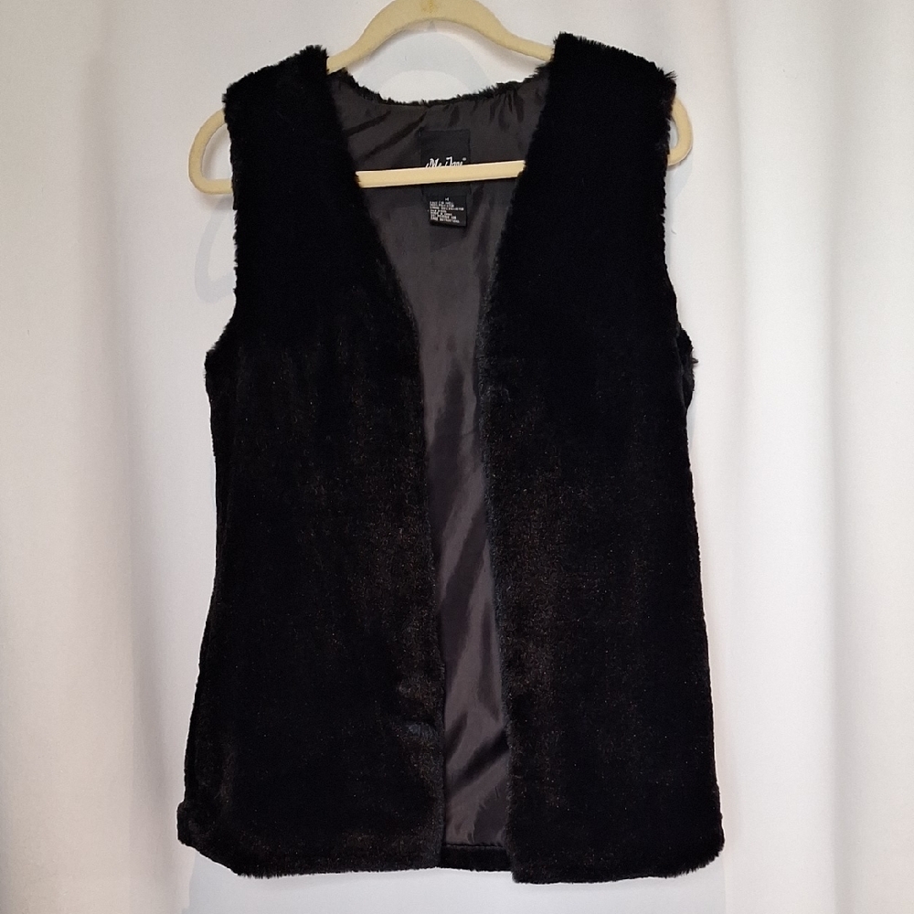 Me Jane Black Faux Fur Vest Size M